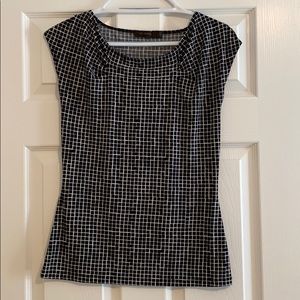 Black and White Print Sleeveless Blouse